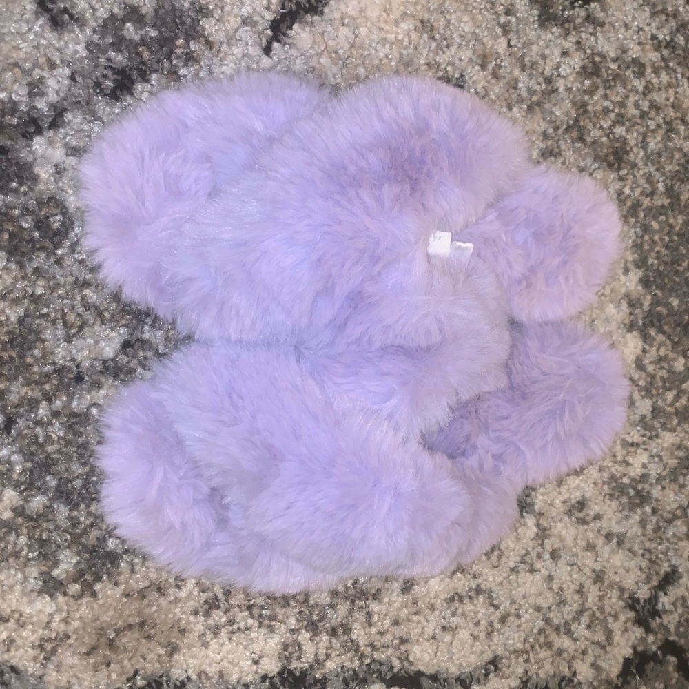 Fuzzy xs slippers!